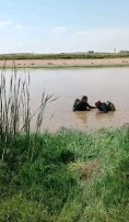 Dicle Nehrine bir kişinin girdiği ihbarı üzerine ekipler geceden beri çalışma yürütüyor