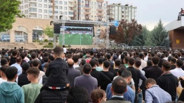 Diyarbakır'da büyük coşku! Meydanlar doldu taştı