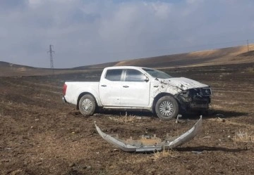 Diyarbakır’da kontrolden çıkan otomobil tarlaya uçtu: 2 yaralı