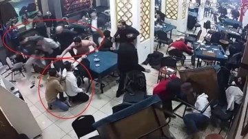 Diyarbakır'da silahlı çatışma! Kıraathanedeki panik anları kameraya böyle yansıdı