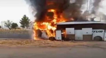 Diyarbakır’da yolcu otobüsü alevlere teslim oldu