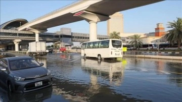 Dubai Havalimanı yoğun yağışların ardından yeniden faaliyete başladı