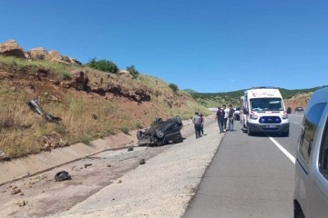 Elazığ’da otomobil ters döndü: 1’i ağır 3 yaralı