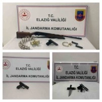 Elazığ’da ruhsatsız tüfek ve tabanca ele geçirildi