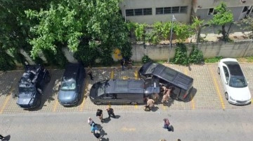 Emekli polis memuru, polis köpeğini vurup camdan aşağıya attı