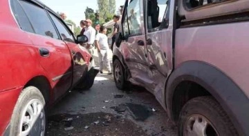 Erciş’te otomobille kamyonet çarpıştı: 3 yaralı