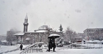 Erzurum’da okullara 1 günlük kar tatili