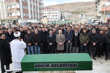 Evinde ölü bulunan il genel meclis üyesi son yolculuğuna uğurlandı