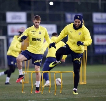 Fenerbahçe, Başakşehir maçı için kampa girdi