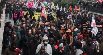 Fransa’da 43 kentte göç yasası protesto edildi