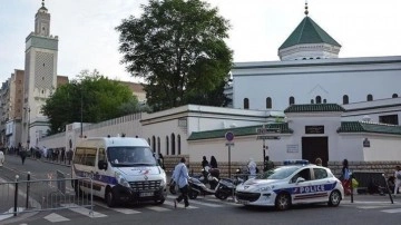 Fransa'da bir cami ırkçı saldırıya uğradı