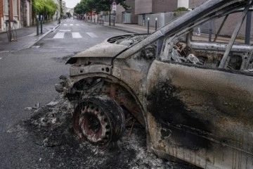 Fransa’daki gösterilerin 4. gecesinde gözaltı sayısı bin 311’e yükseldi