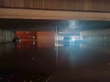 Gaziantep’te sağanak hayatı felç etti