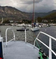 Göcek’te sürüklenen boş tekneyi KIYEM ekipleri kurtardı