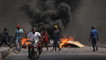 Haiti sokaklarında dehşet: Yüzlerce mahkum hapishaneden kaçtı