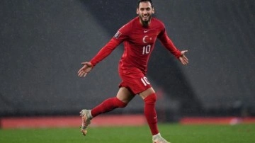 Hakan Çalhanoğlu'dan eski milli futbolcuya övgü! "En iyisiydi"