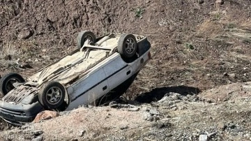 Hakkari'de otomobil devrildi: 9 yaralı