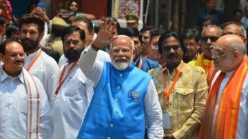 Hindistan'da Modi üçüncü kez başbakan olarak yemin etti