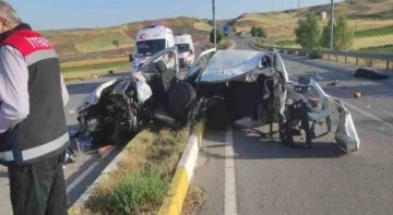 İkiye bölünen araçta 2 kişi hayatını kaybetti