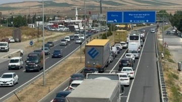 İstanbul'a dönüş çilesi devam ediyor! Tatil sonrası trafikte son durum