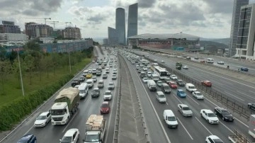 İstanbul'da bayram yoğunluğu başladı: Tatilciler yollara düştü