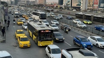 İstanbul'da haftanın ilk iş günü trafik yoğunluğu yaşanıyor