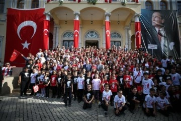 İzmir İl Milli Eğitim Müdürlüğü, Cumhuriyet’imizin 100. yılı kutlamalarını meydanlara taşıdı