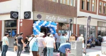 Kafe Senin, hizmete girdi