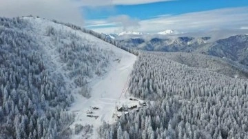 Kar kalınlığı bir metreye ulaştı! Ziyaretçilerini bekliyor