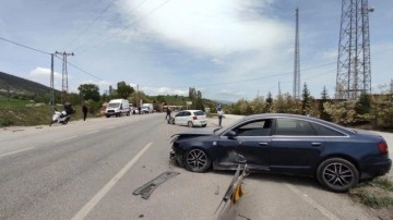 Karabük'te iki otomobil çarpıştı: Yaralılar var!