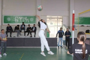 Karapınar ilçesinde voleybol kursuna yoğun ilgi