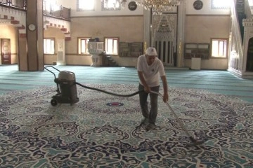 Kartal'da Kurban Bayramı öncesi camii ve cemevleri dezenfekte edildi