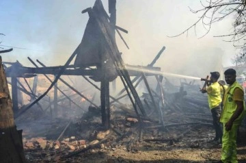 Kastamonu’da 3 ev ve 1 ahır yangında kül oldu