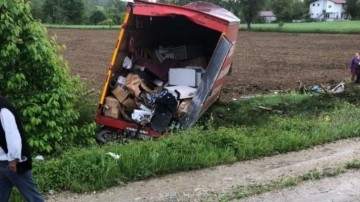 Kastamonu’da ev eşyası taşıyan kamyon tarlaya uçtu!