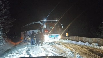 Kastamonu'da mayıs ayında kara kış: Araçlar yolda mahsur kaldı!