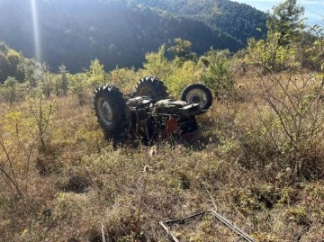 Kastamonu’da traktör devrildi: 1’i ağır 2 yaralı