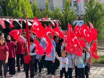 Kastamonu’nun Hanönü ilçesinde 29 Ekim Cumhuriyet Bayramı çelenk koyma töreni düzenlendi