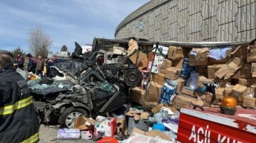 Katliam gibi kaza: 4 kişi öldü, 2'si polis 3 kişi yaralandı!