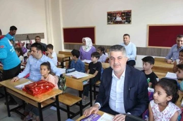 Kaymakam ve milletvekili öğrencilerin heyecanına ortak oldu