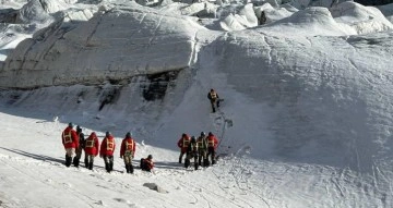 Kırgızistan’daki Pobeda Dağı’na tırmanan 4 dağcı kayboldu