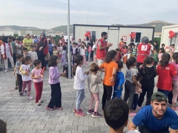 Kızılay Haftası etkinliğinde depremzede çocuklar doyasıya eğlendi