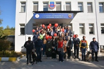 Koruma ve bakım altındaki çocuklar Jandarma ile bir arada