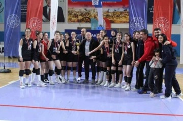 Küçük Kızlar Voleybol müsabakaları sona erdi