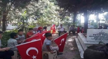 Kur’an kursu öğrencileri şehit Feyzi Tekeş’in kabrini ziyaret etti