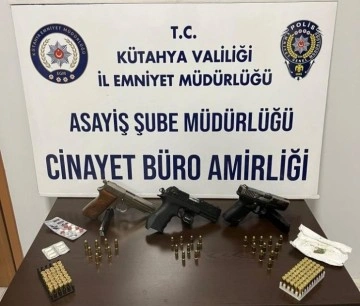 Kütahya’da polisin Bölge Uygulamasında 3 ruhsatsız tabanca ve uyuşturucu ele geçirildi