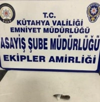 Kütahya’da polisin park, bahçe ve okul çevresi uygulamasında uyuşturucu ele geçirildi