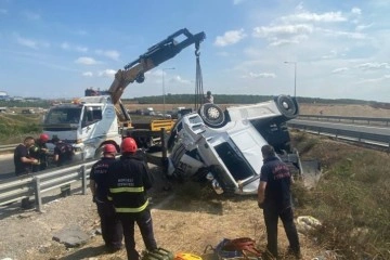 Kuzey Marmara Otoyolu’nda tır devrildi: 1 ölü