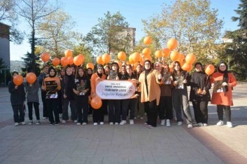 Lösemiyi yenen öğretmen için gökyüzüne balon uçurdular