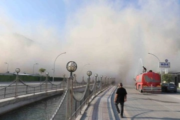 Malatya’da ağır hasarlı yüksek katlı binaların patlayıcı ile yıkımları sürüyor