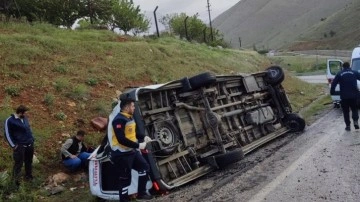 Malatya'da yolcu minibüsü devrildi: 12 yaralı